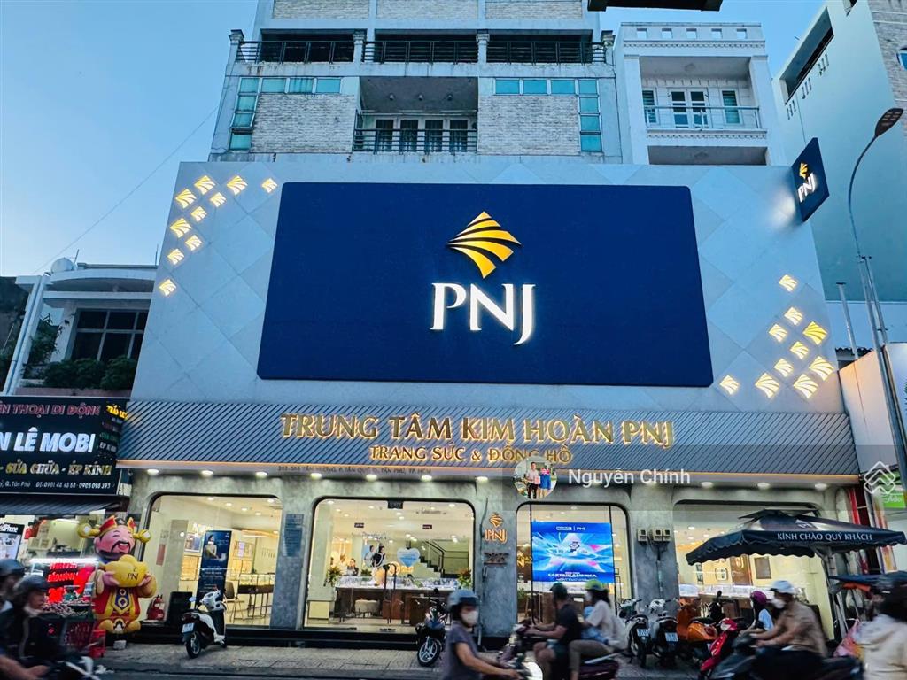Bán nhà mtkd tân hương ngay chợ ngang 12m x 18m nở hậu 16m, trệt 1 lửng 3 lầu st, cho thuê 120tr/th