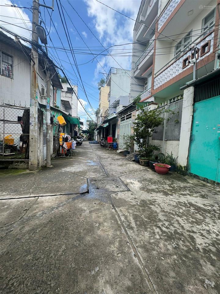 Bán nhà ngang 5m (lê văn quới)  dt 5m x21m  cấp 4 gác  giá 5,8 tỷ thương lượng. hẻm xe hơi 5m