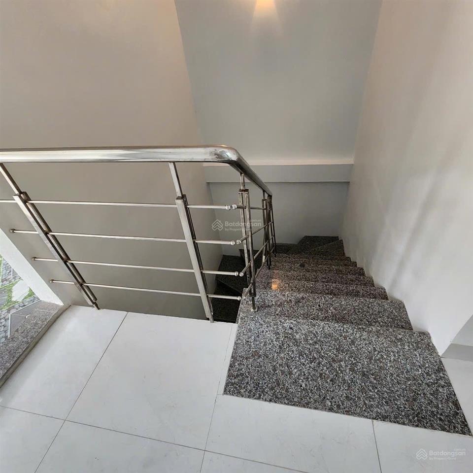 Nhà mới đẹp  20m ra ô tô  42m2  3 tầng  định công hạ