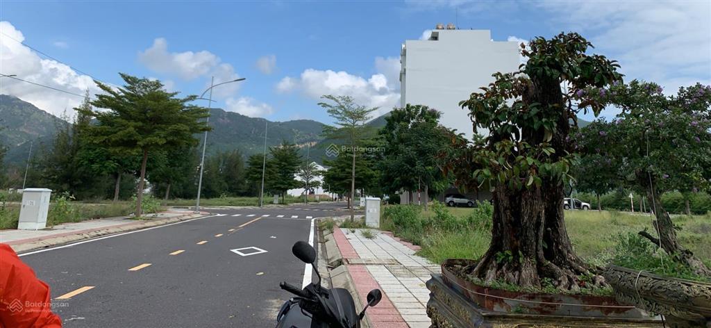 Hiếm! bán golden bay 5 nền liền kề nhau, gần khu tđc vingroup, tiện xây khách sạn.  0946 753 ***