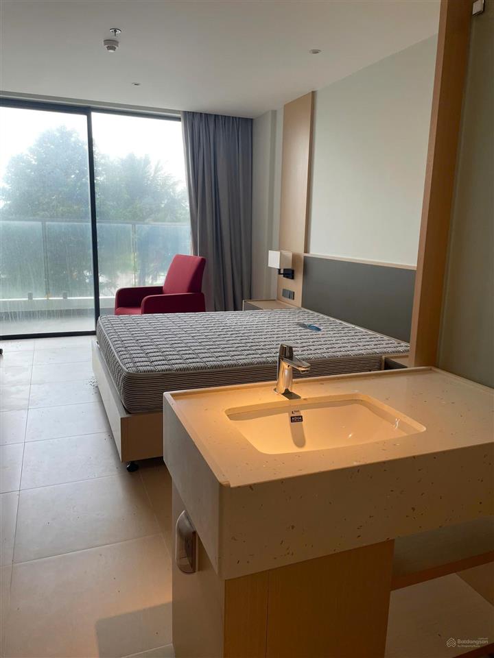 Bán căn hộ the arena cam ranh tòa lia09 giá 1.1 tỷ view biển và hồ bơi xịn xò.  0946 753 ***