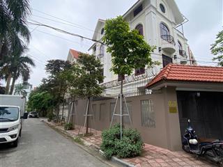 Cho thuê bt căn góc vạn phúc, hà đông. dt 250m, mt 12m, 4 tầng. thang máy. giá 38tr.  0987 190 ***