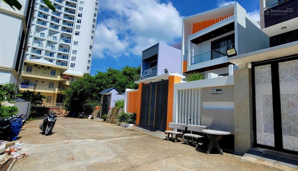 Bán biệt thự trần phú gần biển (bãi dâu), (dt 7x25.7m = 180m2), nhà đẹp hoàn công, giá chỉ 20 tỷ 5