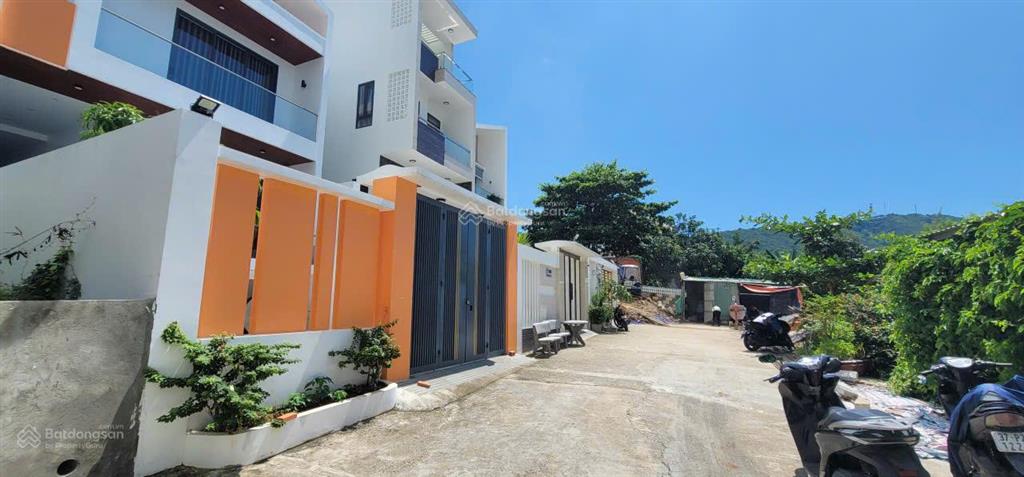 Bán biệt thự trần phú gần biển (bãi dâu), (dt 7x25.7m = 180m2), nhà đẹp hoàn công, giá chỉ 20 tỷ 5
