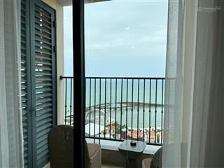 Tôi cần bán gấp căn hộ 1 phòng ngủ view biển đầy đủ nội thất cao cấp