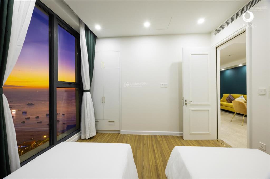 Bán gấp căn 2 ngủ sky tầng cao, view trực diện biển.  chính chủ 0947 981 ***