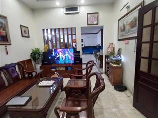 Cô hoa nhà ngô thì nhậm  hà đông. có nhờ mình bán căn nhà 60m / 3 tầng giá chưa đến 10 tỷ.
