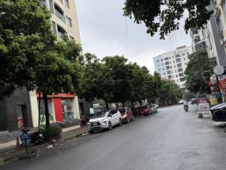 Chú hải nhờ mình bán căn nhà. dt 45m  5 tầng  giá chỉ 14 tỷ. khu cây quýt  la khê  hà đông.