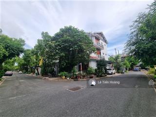 Bán biệt thự 2 mặt tiền (8x18) sadeco ven sông tân phong, quận 7