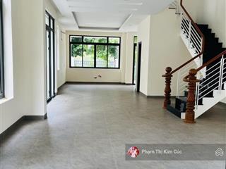 35 triệu thuê ngay biệt thự view hồ đẹp. nhà hoàn thiện sẵn phù hợp vừa ở và làm công ty, văn phòng