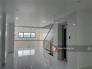 Shophouse 4 tầng đường song hành giá 42 triệu (có thang máy). hoàn thiện đẹp vừa ở kinh doanh tốt