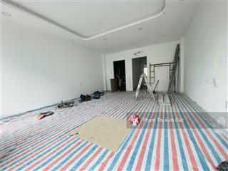 Nhà phố 1 trệt 3 lầu 4pn  5wc nhà hoàn thiện mới 100% giá thuê chỉ 30 triệu. vị trí ngay công viên