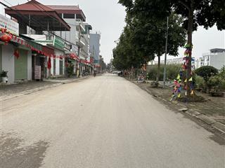 Ô tô vào, ngõ thông kinh doanh, nhổn, gần di trạch, 42m2, 129tr/m2