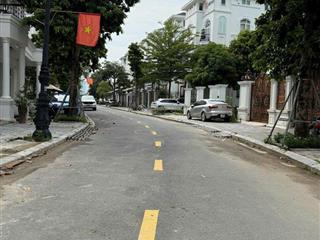 Bán 2 căn biệt thự cạnh nhau tại kđt louis city tổng dt 430m2, 5 tầng có hầm, mt 20m, giá cả tl.