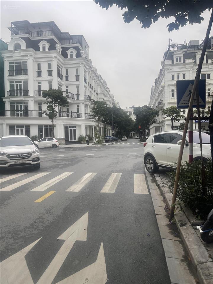 Tinh hoa luois đại mỗ nam từ liêm hà nội. 350m2 x 5 tầng thang máy chỉ 120 tỷ, lô góc. vỉa hè rộng