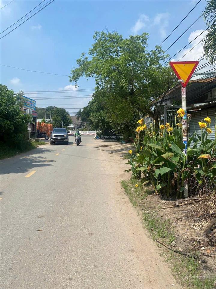 Bán lô đất 10x50, thổ cư 300m2 mặt tiền đường nhựa ba lăn xi thông dài.  0934 823 ***