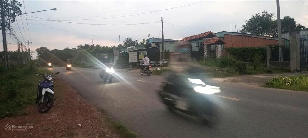 Bán lô đất 10x50, thổ cư 300m2 mặt tiền đường nhựa ba lăn xi thông dài.  0934 823 ***