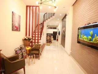 Cho thuê nhà riêng 90m2, 04 tầng + gara  vị trí đắc địa cạnh hdi tower và gần vincom bà triệu, hn