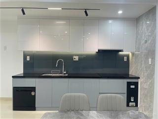 Cần cho thuê căn hộ cao cấp 2 ngủ  70m2   0935 128 ***