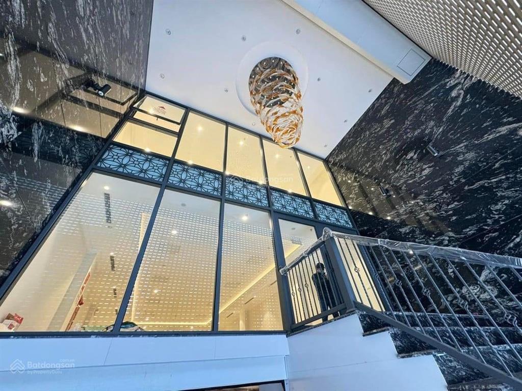 Cho thuê nhà mới xây sát a10 nam trung yên, 90m2 x 5 tầng, mt 6m, thông sàn, có thang máy 40tr/th