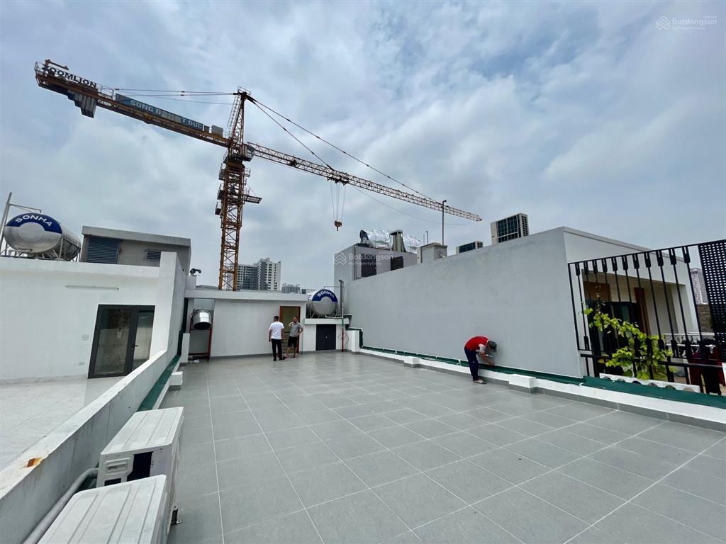 Cho thuê tòa nhà duy tân  trần thái tông 135m2 mt 6m 6t nổi 1 hầm thông sàn. giá 60 triệu/tháng