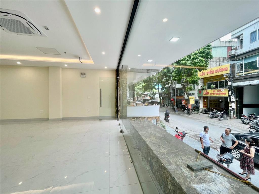 Cho thuê tòa nhà duy tân  trần thái tông 135m2 mt 6m 6t nổi 1 hầm thông sàn. giá 60 triệu/tháng