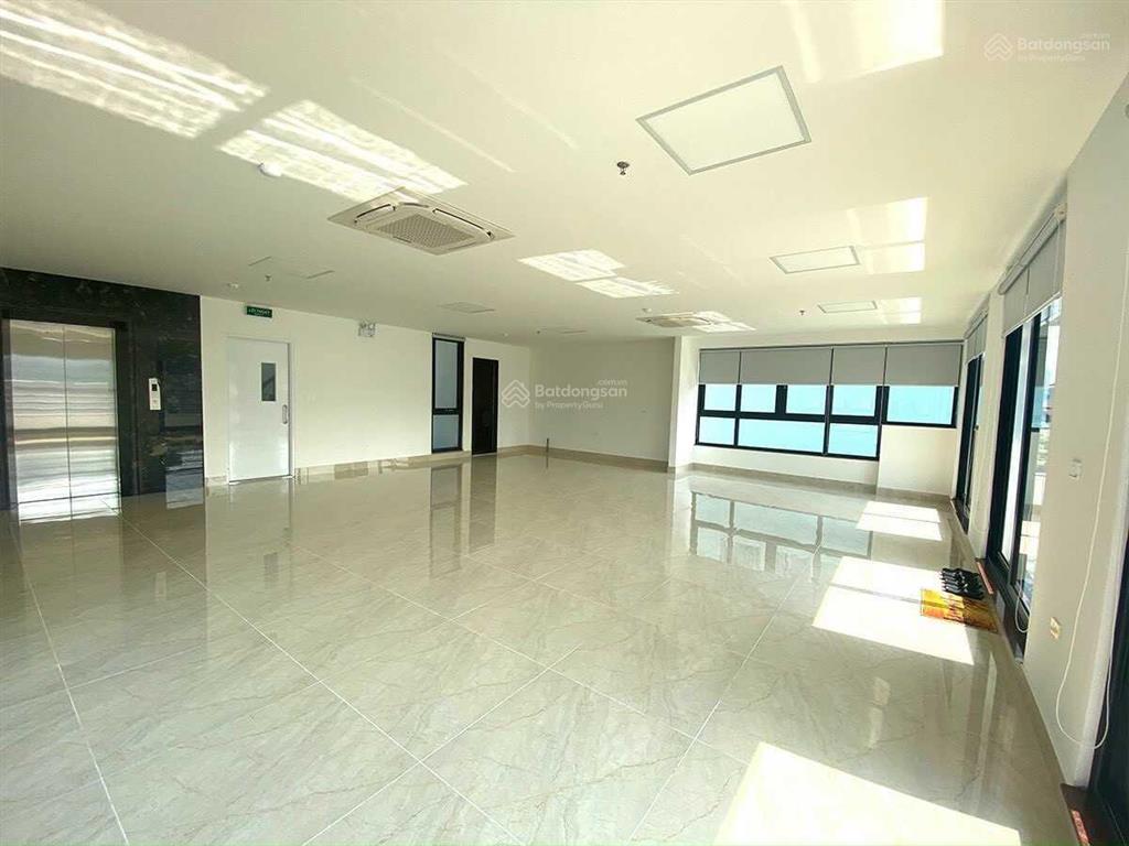 Cho thuê nhà xuân la, tây hồ. dt 125m2 x 5 tầng, căn góc mặt tiền 6m, thông sàn, có đh. giá 50tr/th