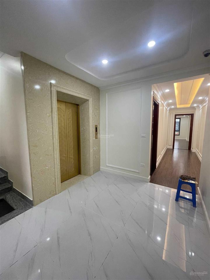 Nhà đỗ quang  cầu giấy dt 120m2 x 7 tầng mt 6m tổng 14 phòng to, thang máy, đh các phòng giá 45tr