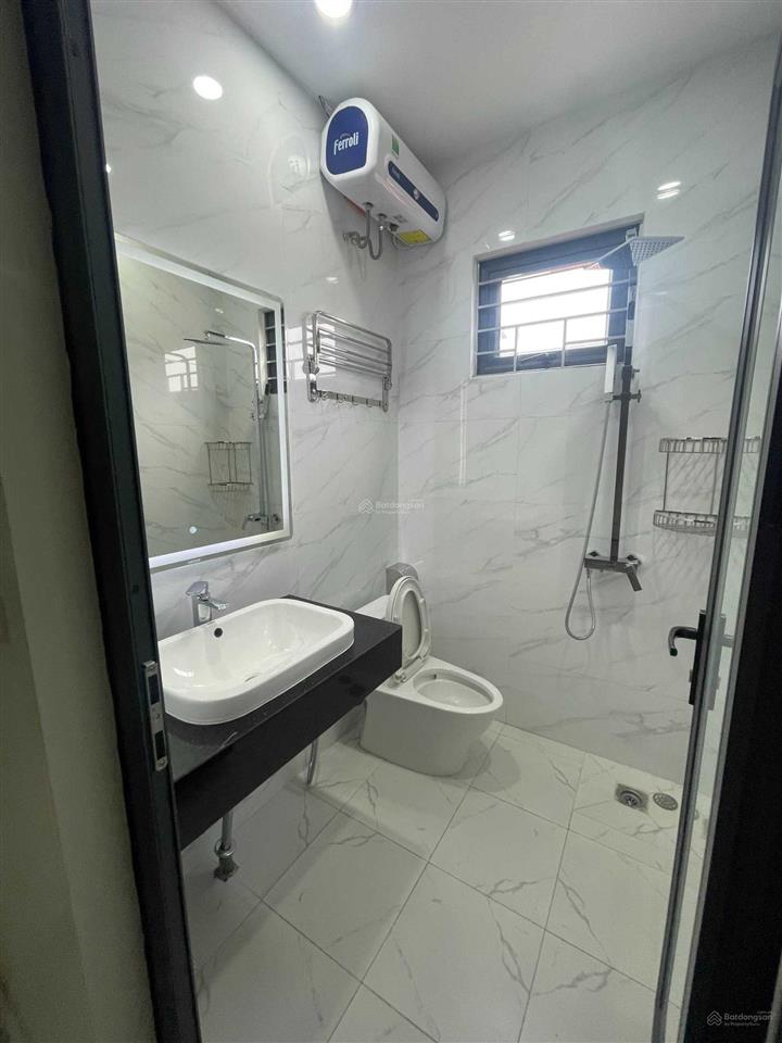 Nhà đỗ quang  cầu giấy dt 120m2 x 7 tầng mt 6m tổng 14 phòng to, thang máy, đh các phòng giá 45tr