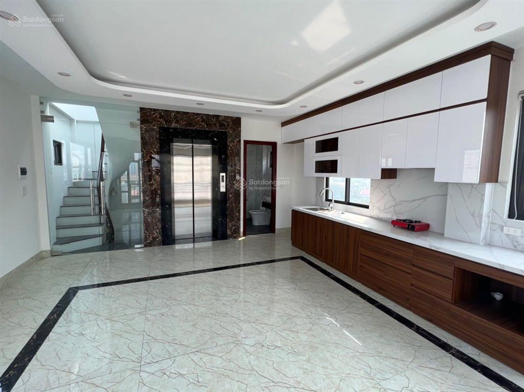 Cho thuê nhà mới tinh dt 80m2 x 7 tầng thang máy, thông sàn phố hoàng quốc việt  cầu giấy