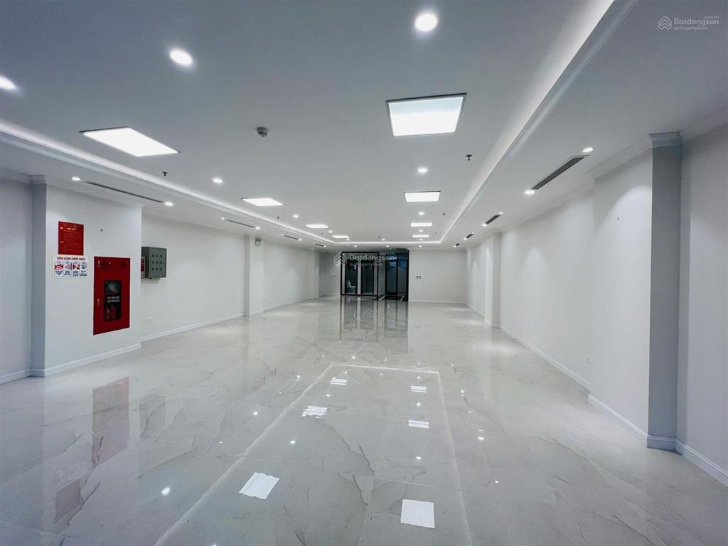 Cần cho thuê gấp nhà phố trường chinh  nguyễn trãi dt 130m2 x9t 1 hầm mt 6m thông sàn full đh