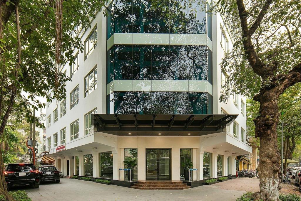 Cho thuê nhà mp trường chinh, dt 200m2 x 8 tầng, 1 hầm, mt10m, đầy đủ pccc, thang máy, giá 239tr/th