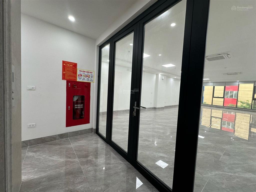 Tôi cho thuê mới xây lk 90 nguyễn tuân căn góc, 2 mặt tiền 115m2 x 5 tầng thang máy thông sàn 53tr