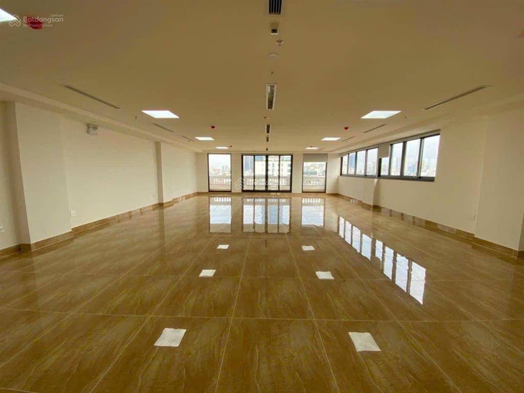 Cho thuê nhà nguyễn chánh, dt 120m2, 6 tầng, mt 6m, thông sàn, thang máy, nhà mới