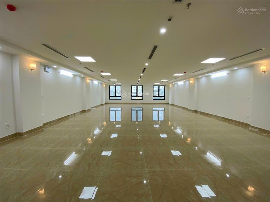 Cho thuê nhà nguyễn chánh, dt 120m2, 6 tầng, mt 6m, thông sàn, thang máy, nhà mới