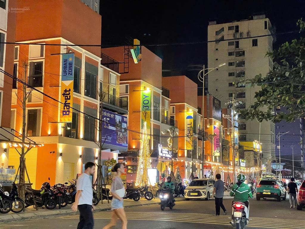 Bán tòa căn hộ an thượng 35, dt 105m2, 7 tầng 12 căn hộ, dòng tiền 100tr/tháng, gần biển