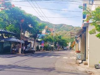 Mặt tiền dương hiến quyền, 13,6 tỷ