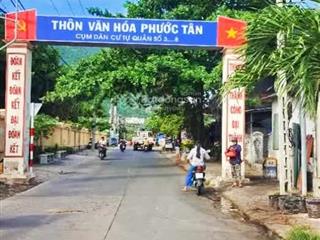 Mặt tiền trần sâm  bên kia đường trường thpt đại việt