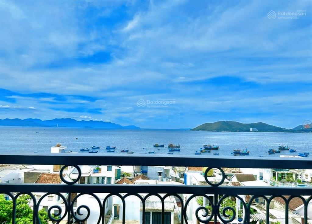 Nhà 3 tầng 2 mặt tiền trần phú sát bệnh viện vinmec nha trang