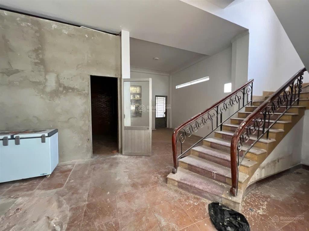[ nhà 3 tầng lý thánh tôn ] cách biển trần phú 700m giá 150 trieu / m²