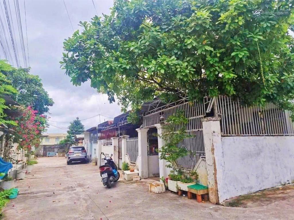 Nhà 3 mặt tiền 2/4, bên kia đường là nghĩa trang phía bắc cách biển hòn chồng 2,5km, giá 4,450 tỷ