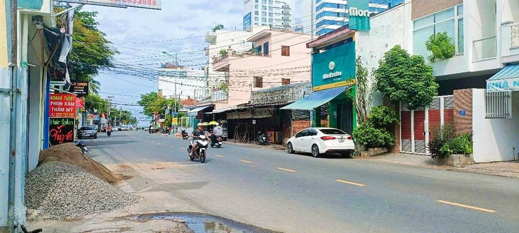 Nhà mặt tiền đường đặng tất, cách biển hòn chồng 200m giá 5,5 tỷ