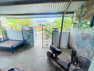 Nhà cấp 4  sát trường tiểu học vạn lương 2] ** cách biển thị trấn  1,2km **  giá  888 triệu