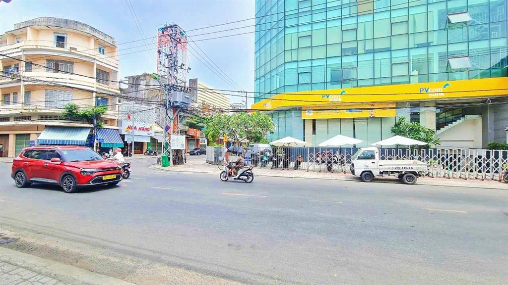 Nhà mặt tiền trần quý cáp, khá gần bệnh viện tín đức * gần đường lê thành phương, giá 180tr/m2