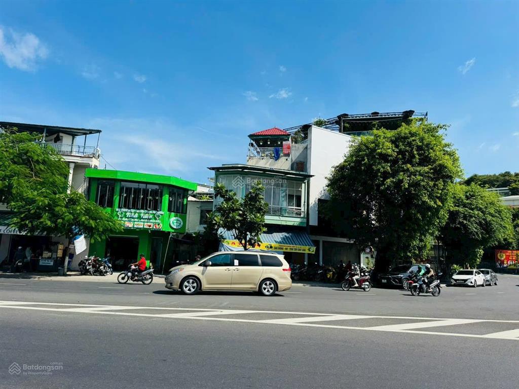 Mặt tiền phạm văn đồng, sát cf highlands * bên kia đường là biển trần phú giá 8 tỷ 868 triệu