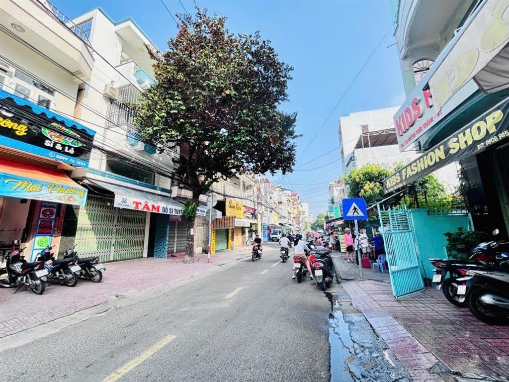 [ nhà 2 tầng mặt tiền huỳnh thúc kháng  ngang 4,5m ] * cách biển trần phú  700m  giá  13,2 tỷ