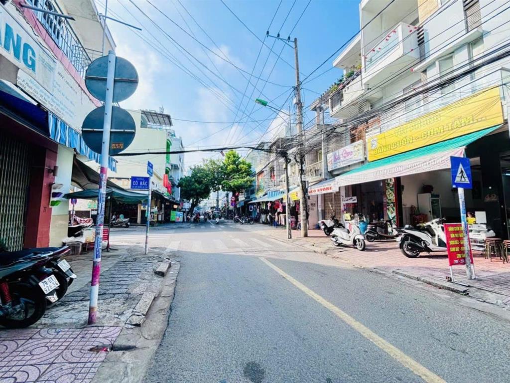 [ nhà 2 tầng mặt tiền huỳnh thúc kháng  ngang 4,5m ] * cách biển trần phú  700m  giá  13,2 tỷ