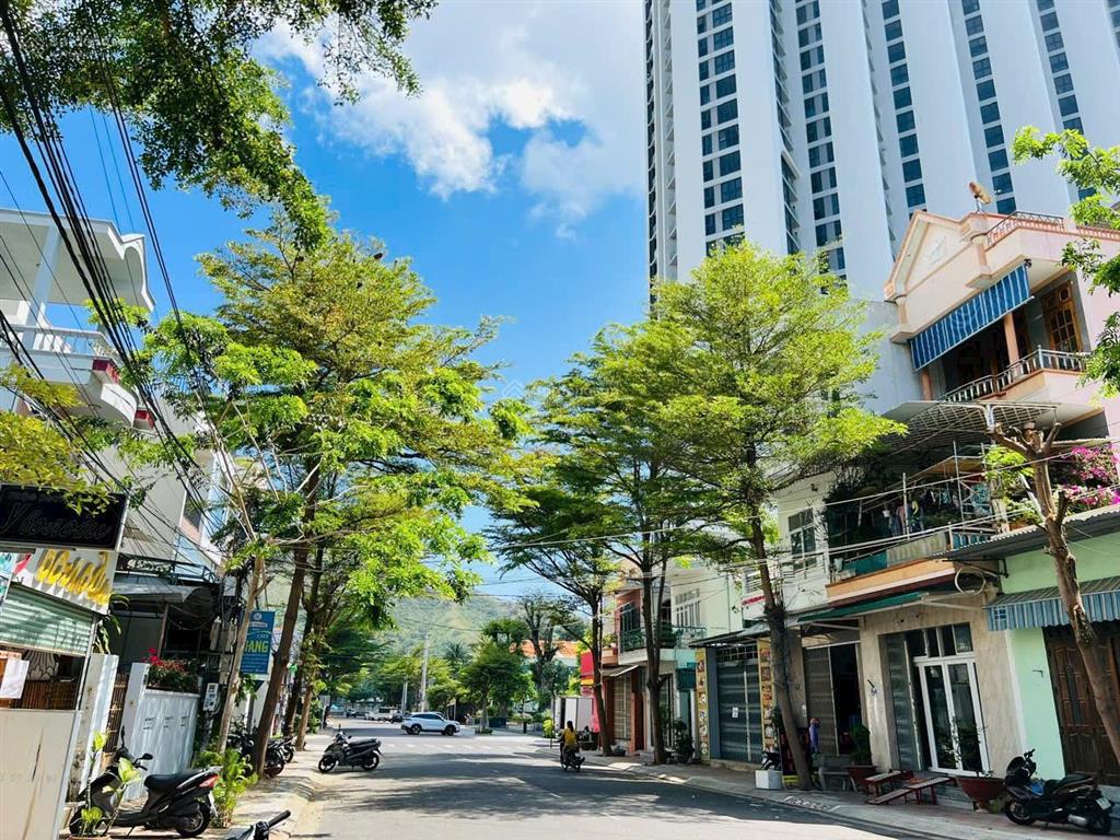 Nhà 2 tầng, góc 2 mặt tiền nguyễn hiền, sát mai xuân thưởng ra biển hòn chồng 250m giá 14 tỷ