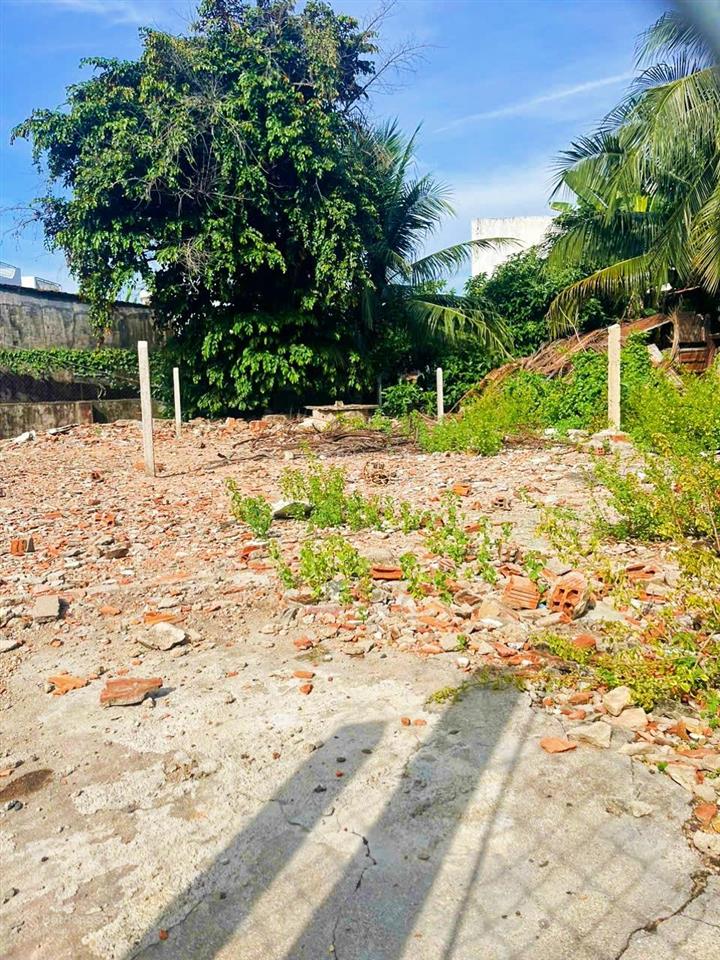 Mặt tiền hoà trung, khá gần nguyễn chích, cách biển hòn chồng 1,6km, giá 2,8 tỷ