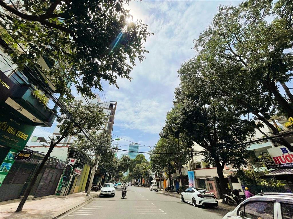 Căn góc 2 mặt tiền  nguyễn thị minh khai * cách biển trần phú 999m giá 39,3 tỷ